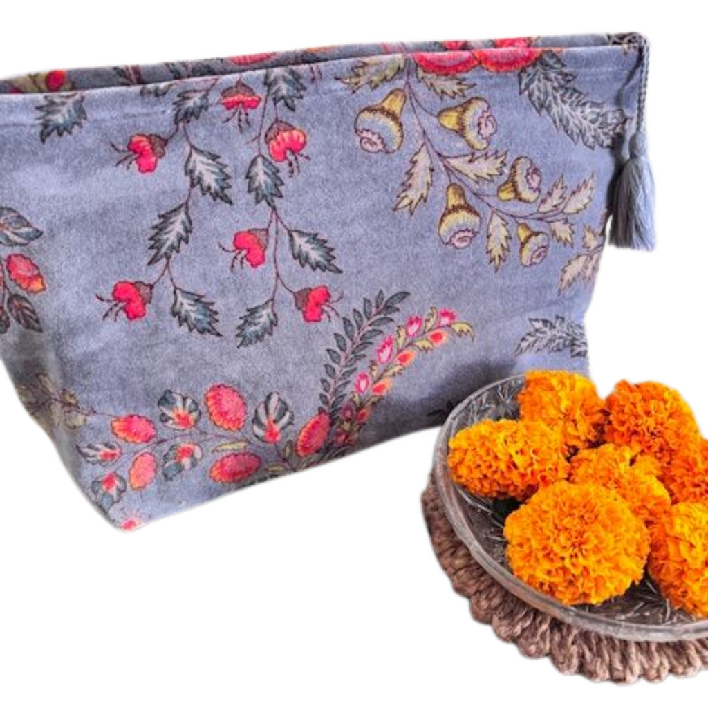 6F Velvet Cosmetic / Toiletry Bag Fully Lined 32x20x10cms