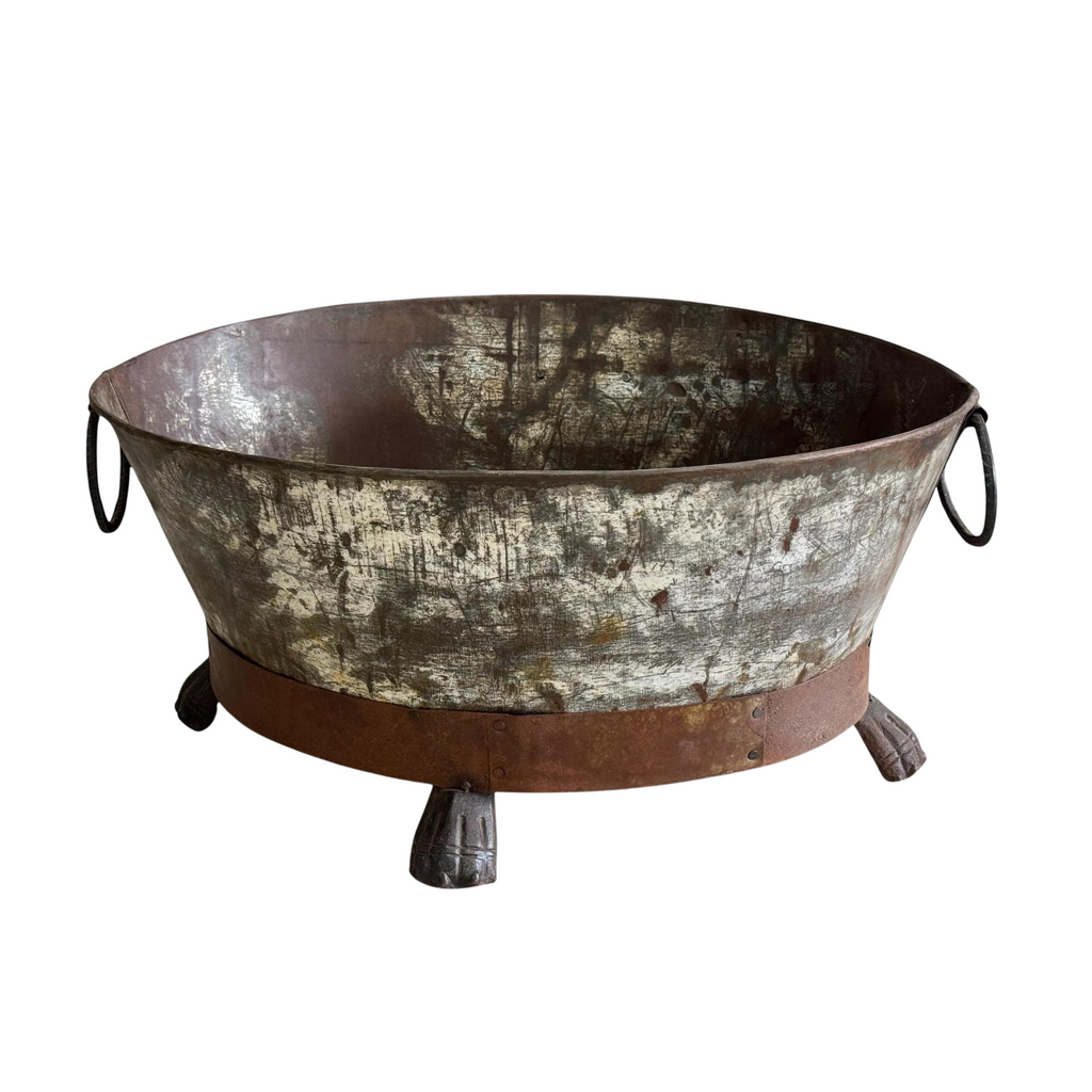 UNC046 Metal Water Feature with Wrought Iron Feet (75x58x33cms)