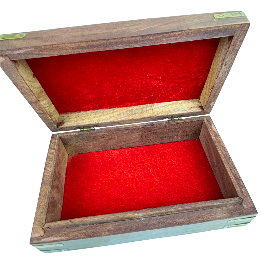 1GW Brass Inlay Wooden Carved Trinket Box 18x12.5x6.5cms GW670