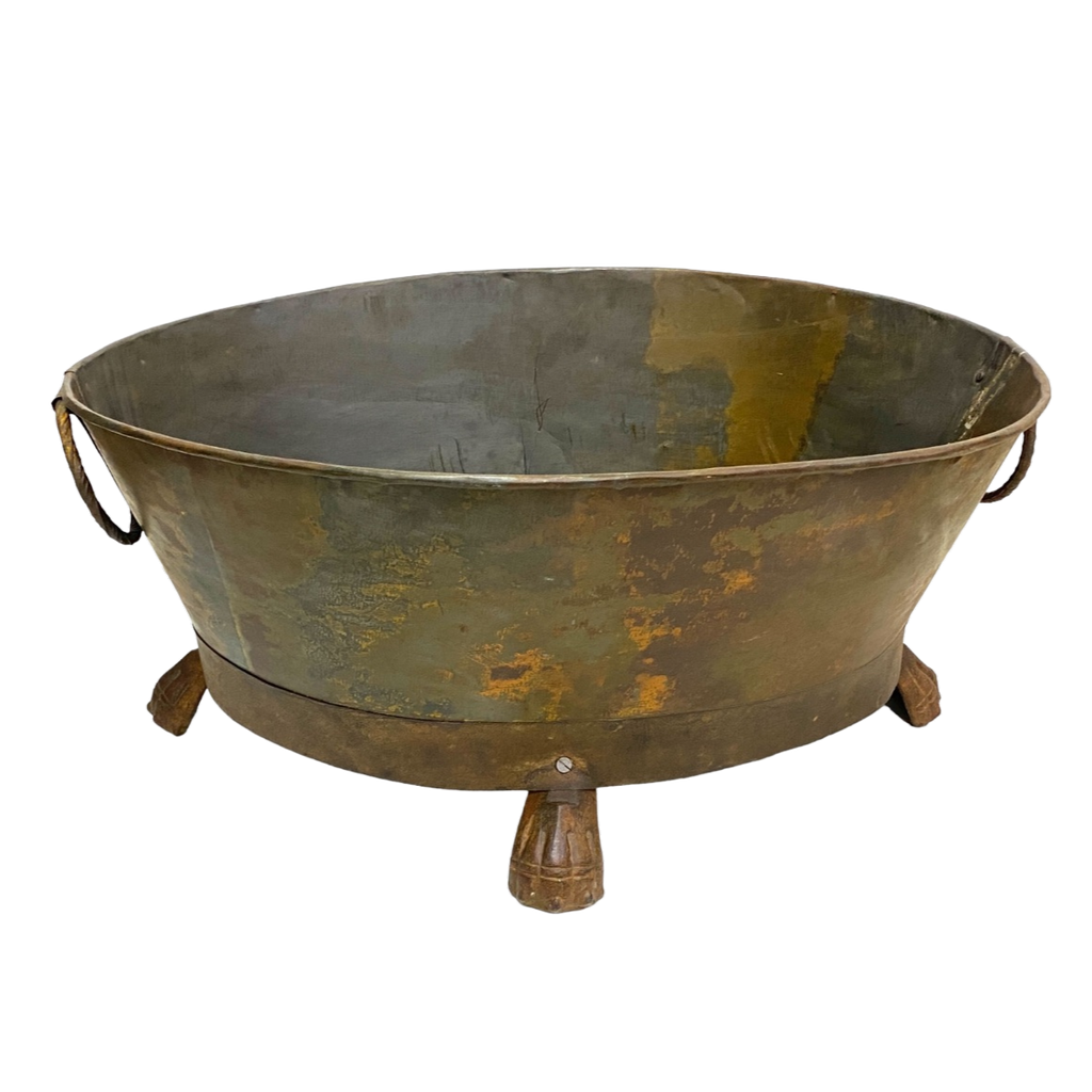 UNC046 Metal Water Feature with Wrought Iron Feet (75x58x33cms)