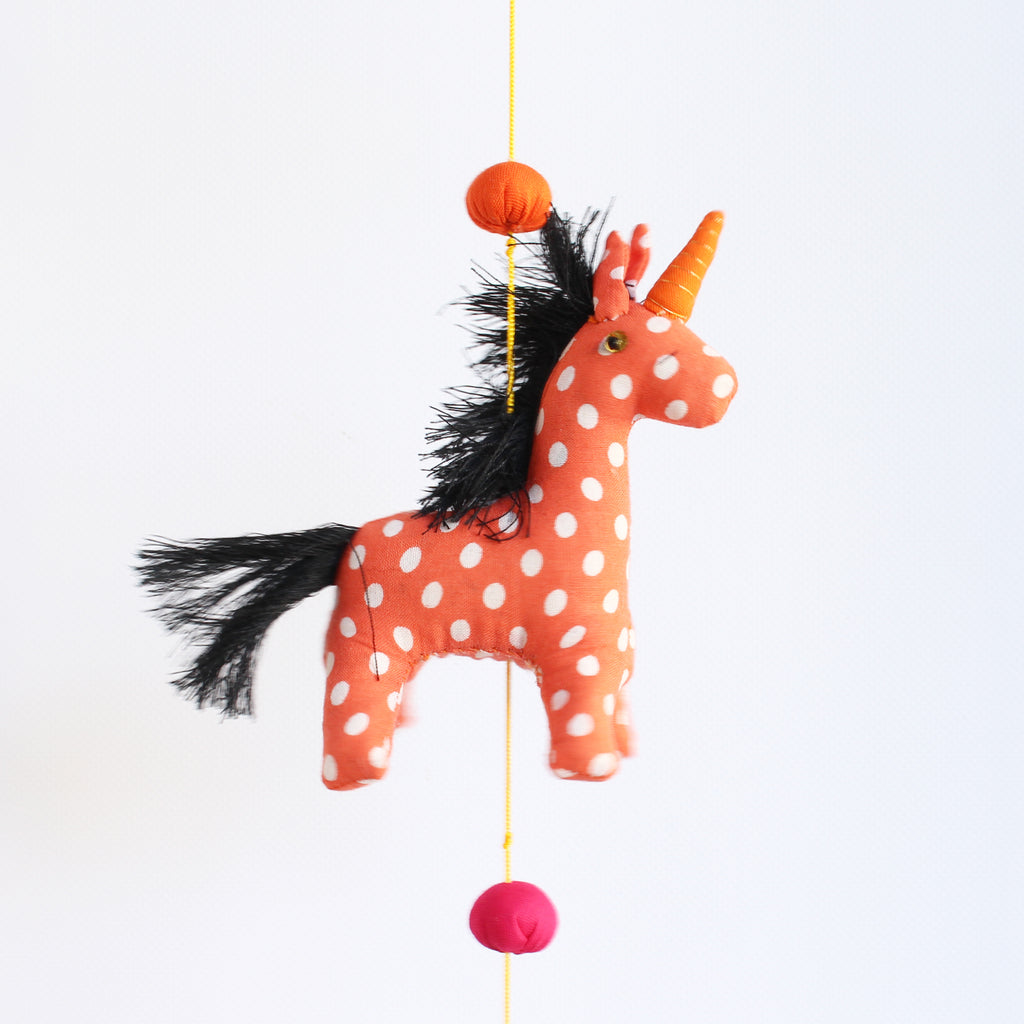 2MB008 Unicorn Mobile 4 Unicorns 90cms Long